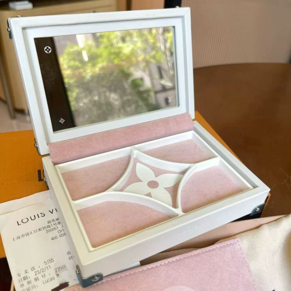 Louis Vuitton Women Pre-Loved Bag Brand New Condition